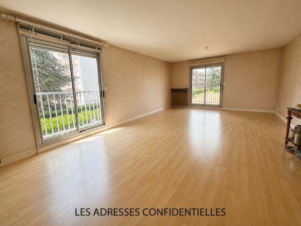 CALUIRE-ET-CUIRE - Grand appartement de 4 pièces de 96.53 m² - Loggia - Garage - Cave
