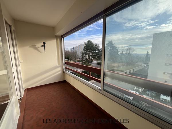 CALUIRE-ET-CUIRE - Grand appartement de 4 pièces de 96.53 m² - Loggia - Garage - Cave