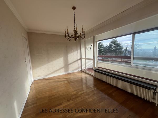 CALUIRE-ET-CUIRE - Grand appartement de 4 pièces de 96.53 m² - Loggia - Garage - Cave