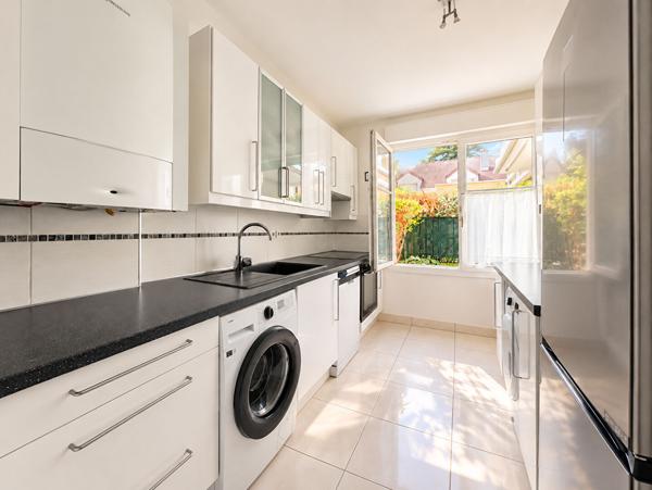 Appartement Verrieres Le Buisson 5 pièce(s) 95 m2