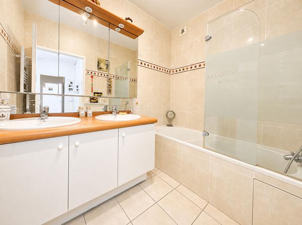 Appartement Verrieres Le Buisson 5 pièce(s) 95 m2
