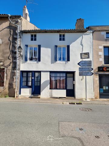 MAISON CENTRE BOURG140 M² TERRAIN Sanxay (86600)