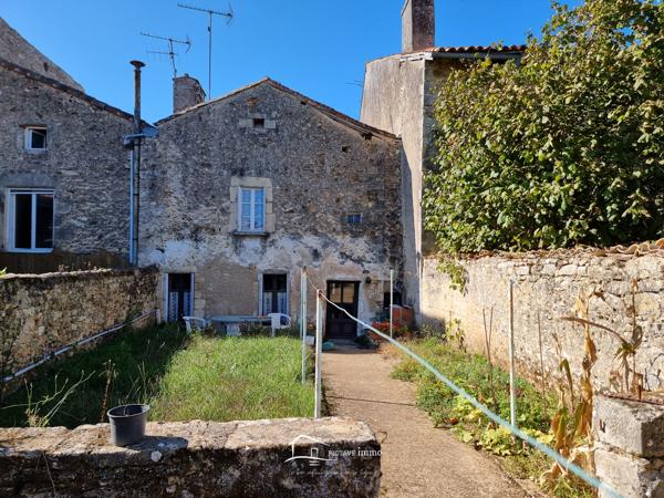 MAISON CENTRE BOURG140 M² TERRAIN Sanxay (86600)