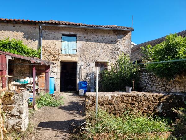 MAISON CENTRE BOURG140 M² TERRAIN Sanxay (86600)