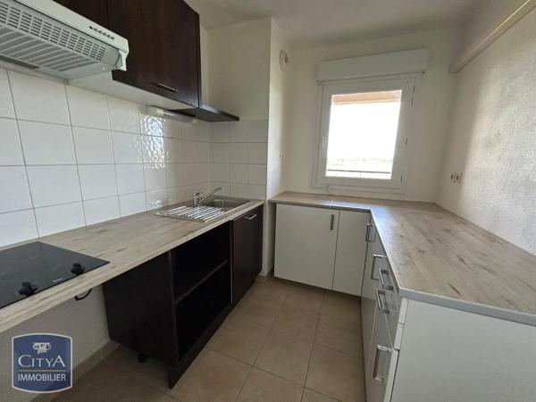 Appartement à louer 2 pièces 46.82m² Milhaud (30540)