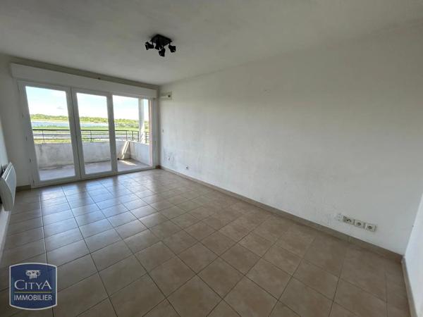 Appartement à louer 2 pièces 46.82m² Milhaud (30540)