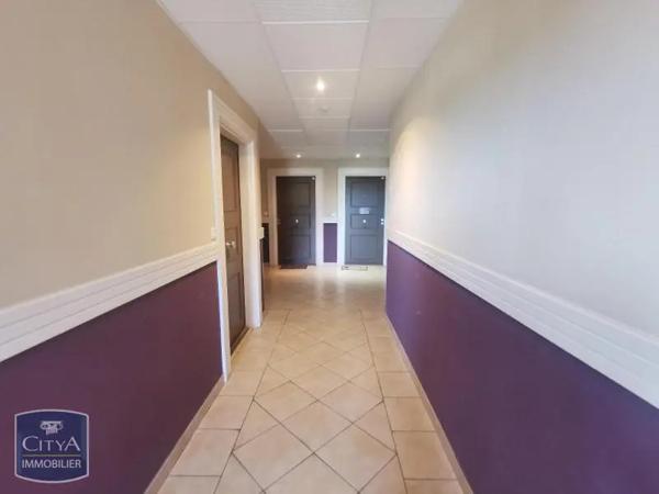 Appartement à louer 2 pièces 46.82m² Milhaud (30540)