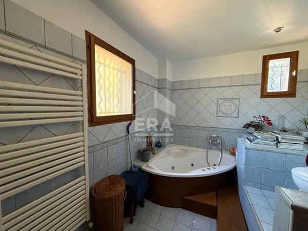 A VENDRE SAINT MAXIMIN LA SAINTE BAUME  MAISON  T5  DE 130 M² SUR 1540 M² DE JARDIN GARAGE PISCINE