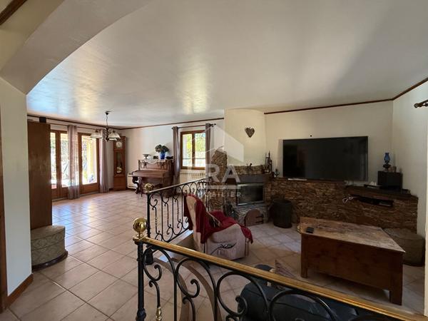 A VENDRE SAINT MAXIMIN LA SAINTE BAUME  MAISON  T5  DE 130 M² SUR 1540 M² DE JARDIN GARAGE PISCINE