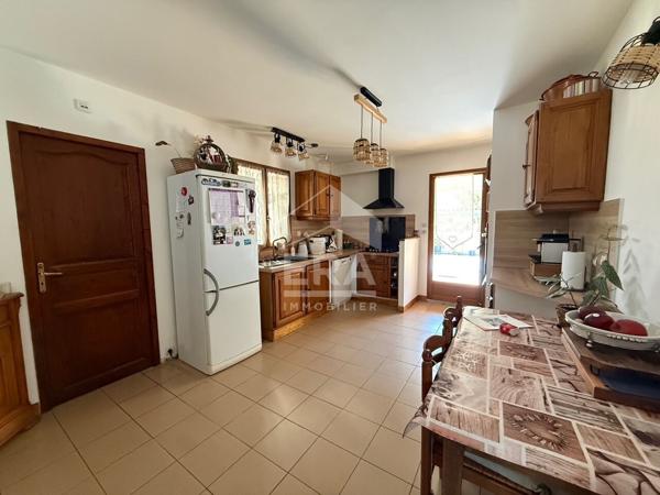 A VENDRE SAINT MAXIMIN LA SAINTE BAUME  MAISON  T5  DE 130 M² SUR 1540 M² DE JARDIN GARAGE PISCINE