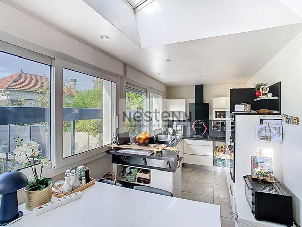 Maison familiale à Saint Prix, lumineuse et en excellent état. Proche école, gare et commerces