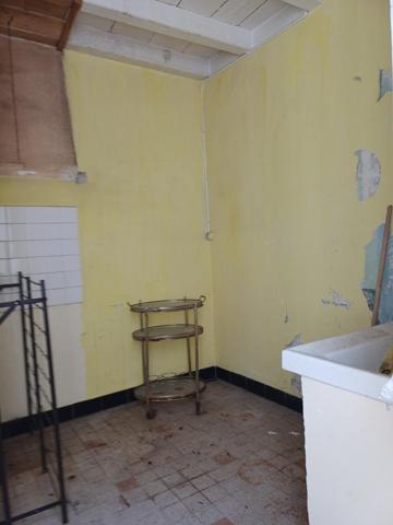 Maison de ville, commerces, école à pied.