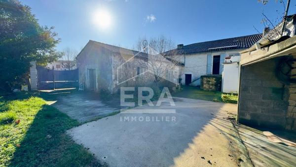 Maison de caractère aux multiples possibilités au coeur du village