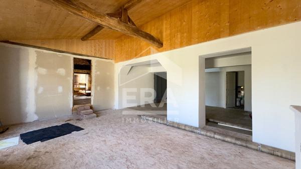 Maison de caractère aux multiples possibilités au coeur du village