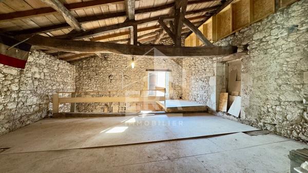 Maison de caractère aux multiples possibilités au coeur du village