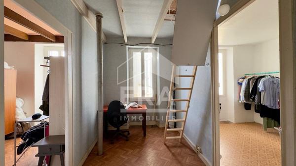 Maison de caractère aux multiples possibilités au coeur du village