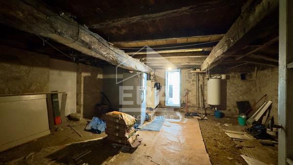 Maison de caractère aux multiples possibilités au coeur du village