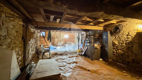 Maison de caractère aux multiples possibilités au coeur du village