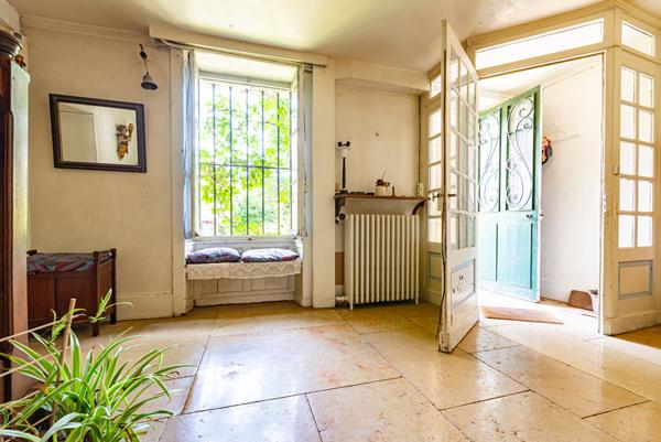 Maison Bourgeoise ,Dole Saint-Ylie, 380 m² habitable + greniers + caves + dépendance