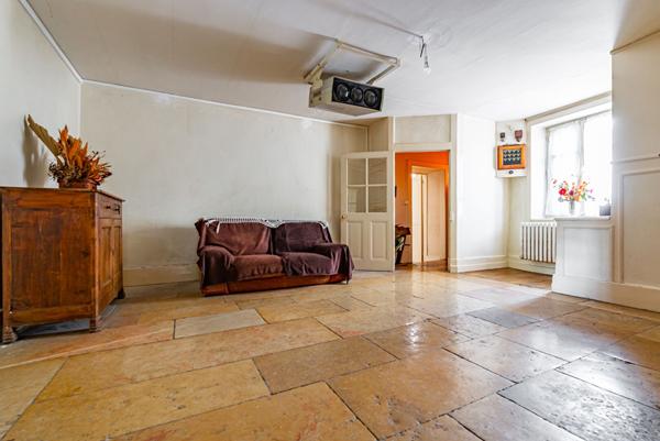 Maison Bourgeoise ,Dole Saint-Ylie, 380 m² habitable + greniers + caves + dépendance