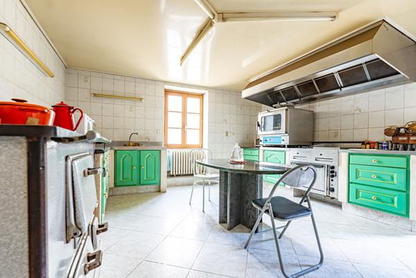 Maison Bourgeoise ,Dole Saint-Ylie, 380 m² habitable + greniers + caves + dépendance