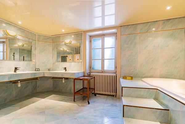 Maison Bourgeoise ,Dole Saint-Ylie, 380 m² habitable + greniers + caves + dépendance