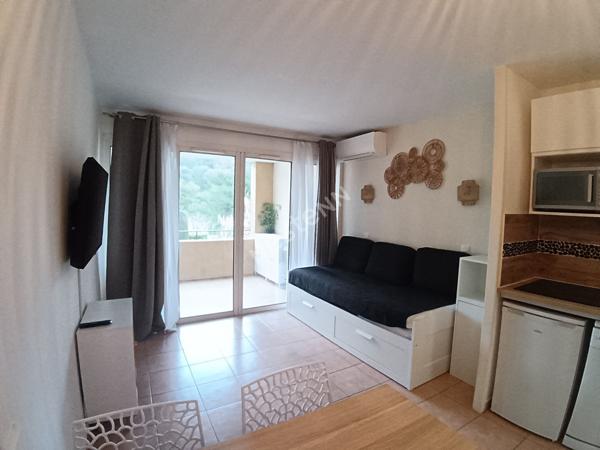 Six-fours les plages Appartement T2 de 27 m² avec terrasse de 7 m² et place parking