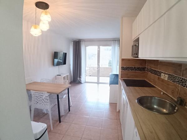 Six-fours les plages Appartement T2 de 27 m² avec terrasse de 7 m² et place parking