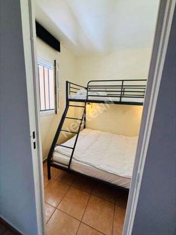 Six-fours les plages Appartement T2 de 27 m² avec terrasse de 7 m² et place parking