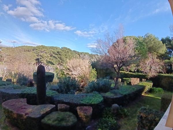 Six-fours les plages Appartement T2 de 27 m² avec terrasse de 7 m² et place parking