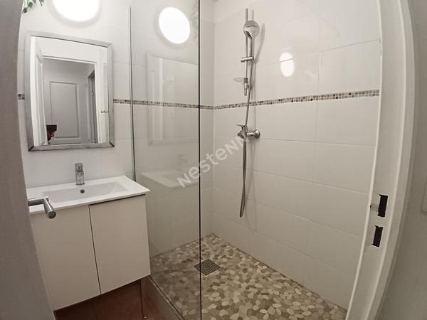 Six-fours les plages Appartement T2 de 27 m² avec terrasse de 7 m² et place parking