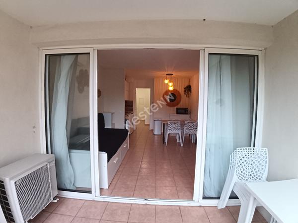 Six-fours les plages Appartement T2 de 27 m² avec terrasse de 7 m² et place parking