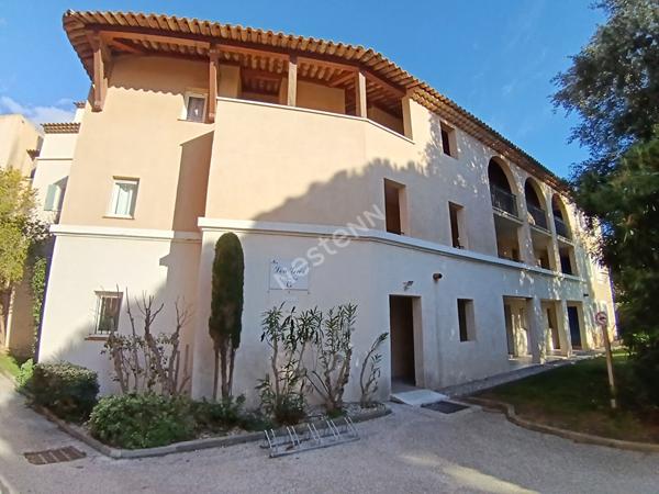 Six-fours les plages Appartement T2 de 27 m² avec terrasse de 7 m² et place parking