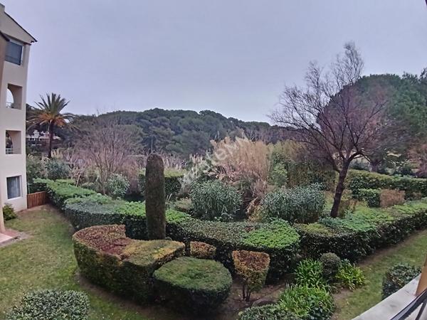 Six-fours les plages Appartement T2 de 27 m² avec terrasse de 7 m² et place parking