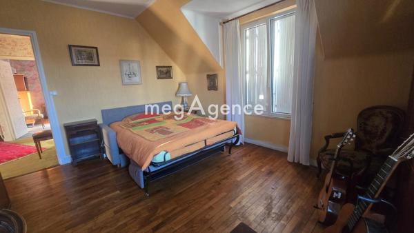 Maison à PONTIVY, 56300 - 8 pièces 210m²