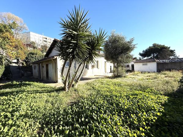 Calme - Aucun vis à vis - Lumineuse - A rénover