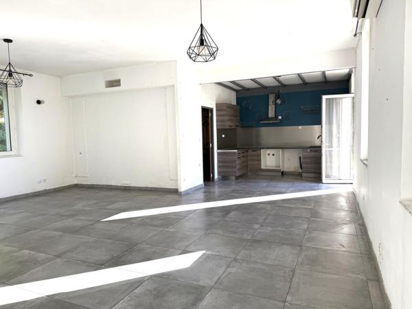 Calme - Aucun vis à vis - Lumineuse - A rénover