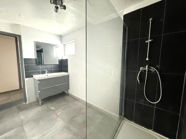 Calme - Aucun vis à vis - Lumineuse - A rénover