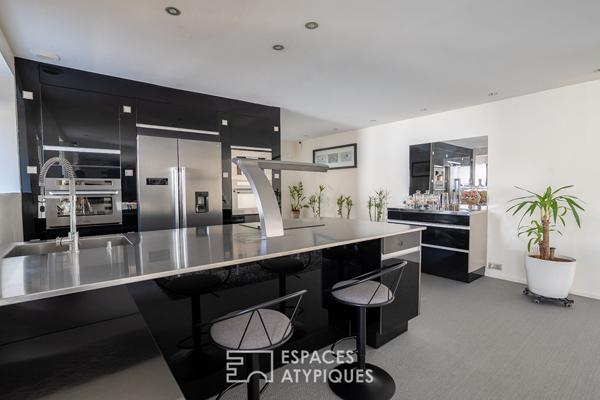 Longère rénovée et son extension contemporaine à deux pas du haras