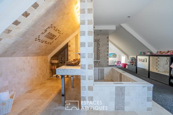 Longère rénovée et son extension contemporaine à deux pas du haras