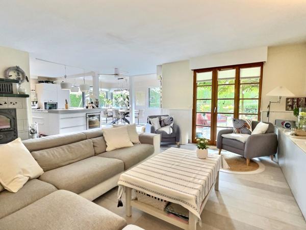 Divonne-les-Bains (01220) Maison familiale 4 chambres - Calme, nature et confort moderne