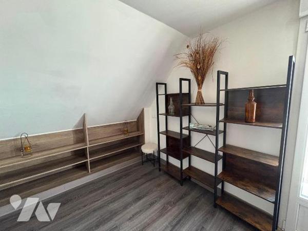 Quartier résidentiel, 
Maison individuelle sur sous-sol complet comprenant, au rez-de-chaussée...