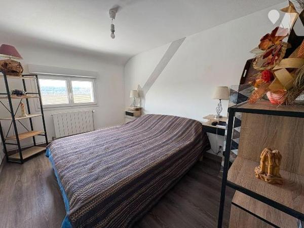 Quartier résidentiel, 
Maison individuelle sur sous-sol complet comprenant, au rez-de-chaussée...