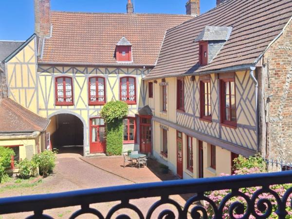 L'élégance d'un hôtel particulier chargé de trois siècles d'histoire
