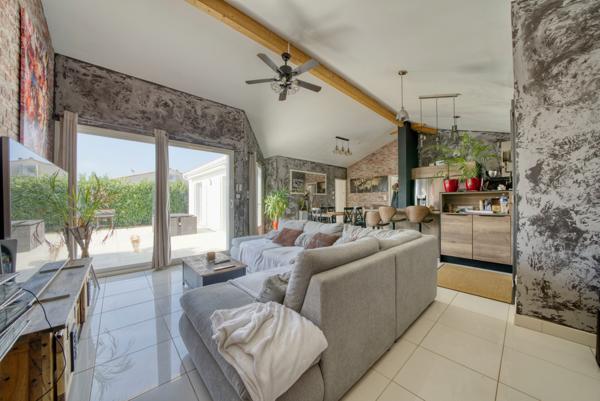 Villa contemporaine de 144 m² 6 chambres avec piscine  Secteur Gémozac Saintonge Viticole