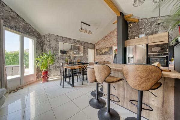 Villa contemporaine de 144 m² 6 chambres avec piscine  Secteur Gémozac Saintonge Viticole