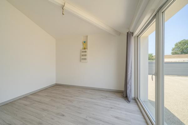 Villa contemporaine de 144 m² 6 chambres avec piscine  Secteur Gémozac Saintonge Viticole