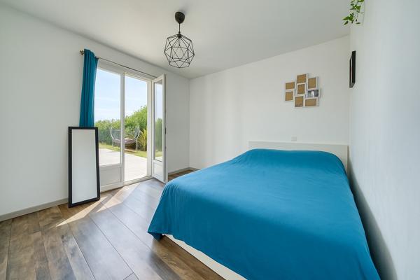 Villa contemporaine de 144 m² 6 chambres avec piscine  Secteur Gémozac Saintonge Viticole