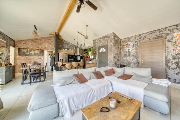 Villa contemporaine de 144 m² 6 chambres avec piscine  Secteur Gémozac Saintonge Viticole