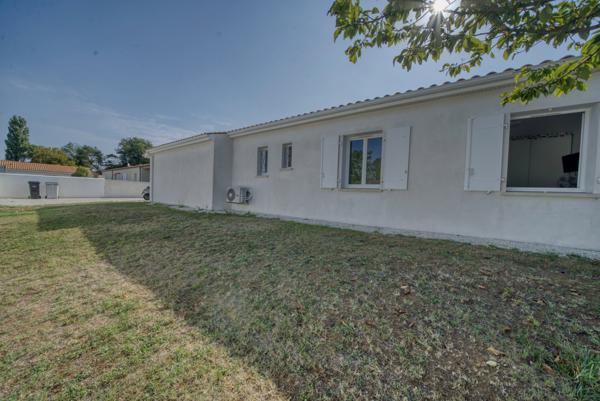 Villa contemporaine de 144 m² 6 chambres avec piscine  Secteur Gémozac Saintonge Viticole